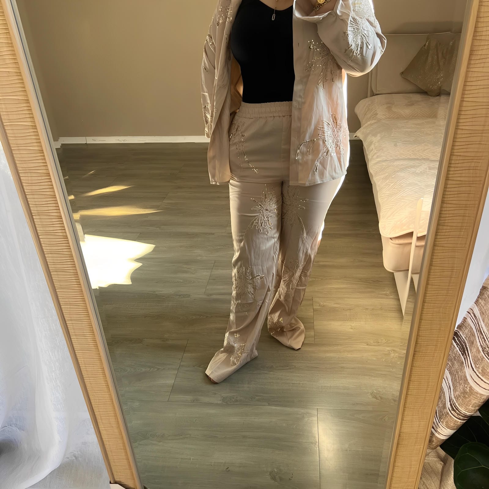 Ensemble brodé satiné