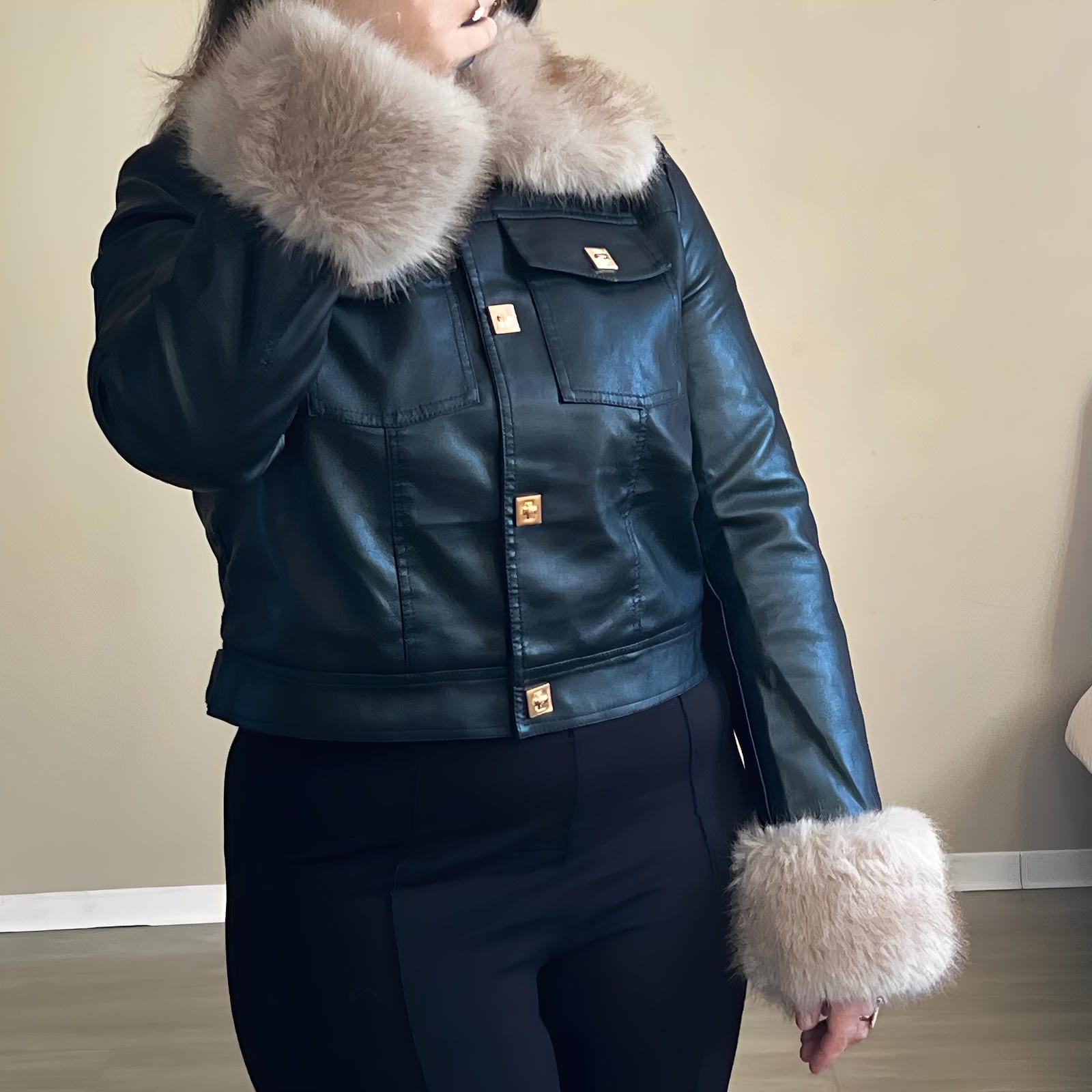 Veste en simili cuir avec fausse fourrure